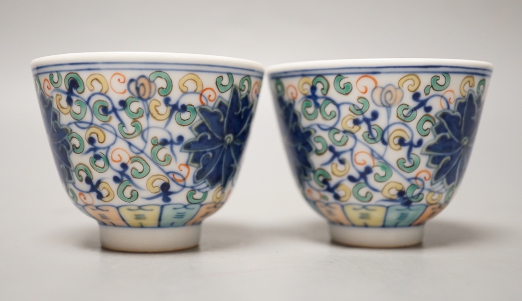 A pair of Chinese doucai cups 6cm